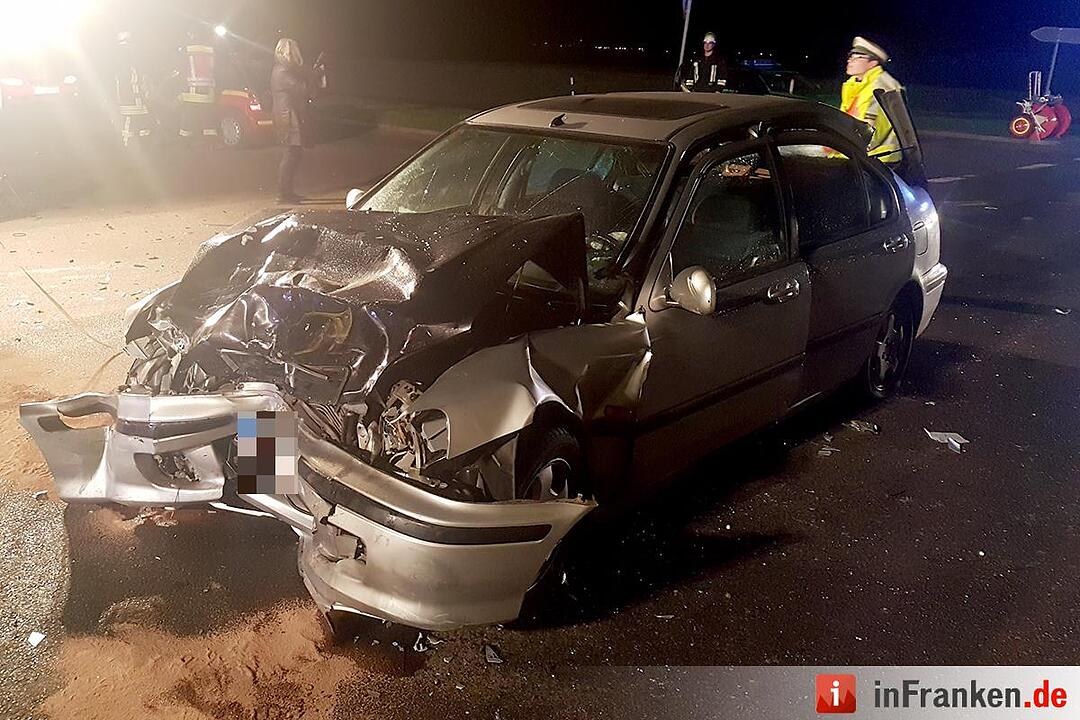 Unfall bei Adelsdorf fordert zwei Verletzte