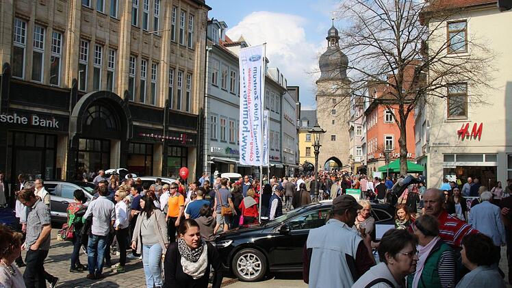 Kaum ein Durchkommen: Die Spitalgasse am Sonntag gegen 15 Uhr. Foto: Simone Bastian