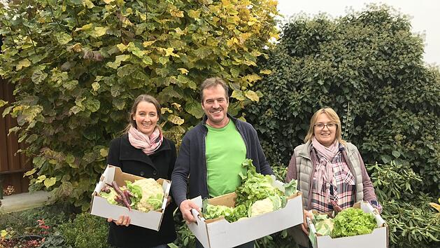 Die Gem&uuml;se-Korb-Initiatoren (von links): Kathrin Wehner, Edgar Thomas und Margot Schottdorf. Foto:  Beata Schm&auml;ling