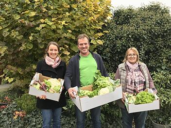 Die Gem&uuml;se-Korb-Initiatoren (von links): Kathrin Wehner, Edgar Thomas und Margot Schottdorf. Foto:  Beata Schm&auml;ling