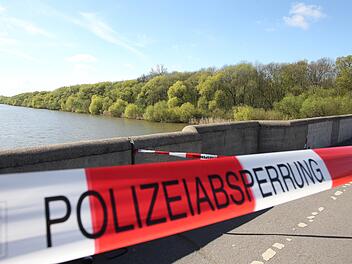 Frauenleiche im Main entdeckt
