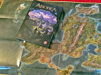 Das Tischrollenspiel „Aborea“ im Test: Auf dem abenteuerlichen Weg vom Dorfburschen zum wahren Helden