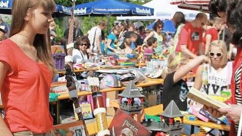 Alles, was im Kinderzimmer üblich ist, kann beim Kinderflohmarkt verkauft werden.  Foto: Katrin Geyer/Archiv