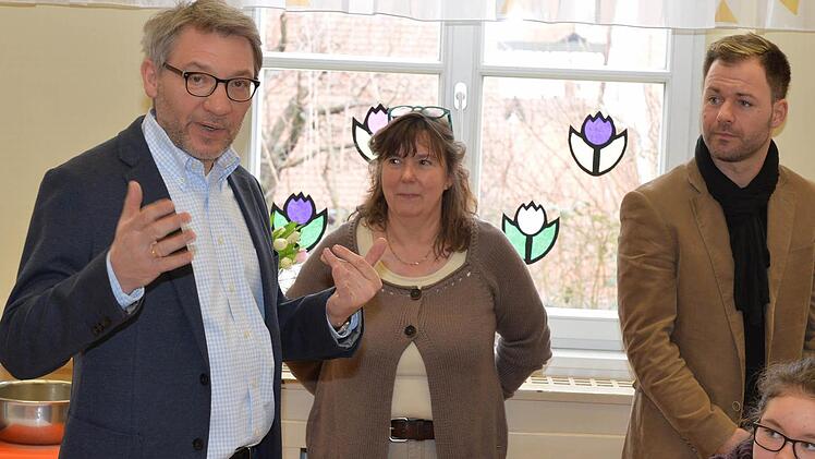 Schulleiter Wilhelm Schmidt, Lehrerin Gabriele Kleinlein und Lehrer Christian Trunk (von links) Foto: Ronald Rinklef