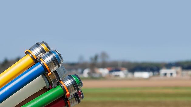 Je entlegener und kleiner ein Ort ist, umso weniger lohnt es sich f&uuml;r Unternehmen, die Menschen dort ans Glasfasernetz anzuschlie&szlig;en.