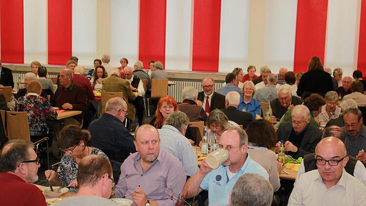 Blick in die gut besuchte FrauengrundhalleKatharina Becht