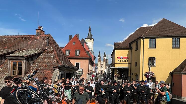 Polizei unterbindet Protestaktion der letzten Generation: Start der bayernweiten Protestmarschaktion erstmal beendet
