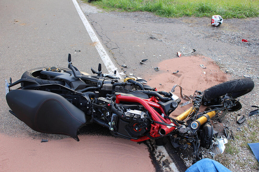 Mit Traktor kollidiert: Motorradfahrer stirbt im Gemeindebereich Engelthal