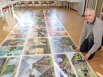 Peter Schubert hat das größte Puzzle der Welt gelegt. Im Mehrzweckraum der AST-Volksschule präsentierte er sein Werk.  Foto: Mathias Erlwein