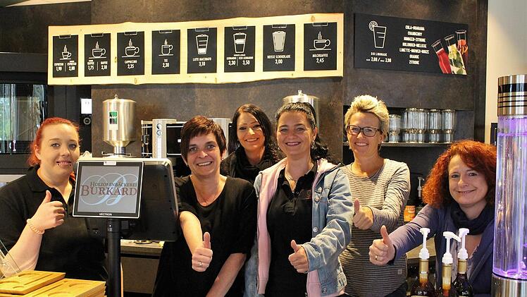 Gabriele Burkard (Zweite von rechts) und ihre Mitarbeiterinnen freuen sich schon auf die Eröffnung.