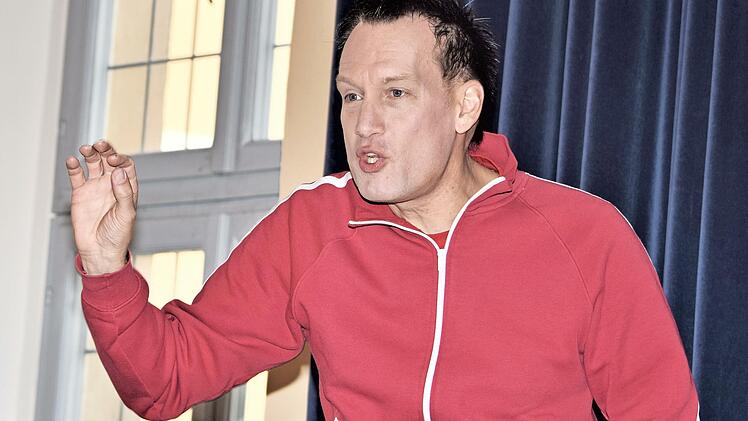 Viel fr&auml;nkischen Humor vermittelte J&ouml;rg Kaiser mit seinem Kabarett-Auftritt &bdquo;Kaiser&rsquo;s Schmarren&ldquo; beim Kulturverein von Altenkunstadt.