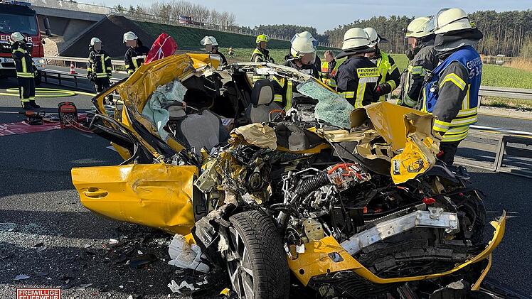 Schwerverletzter nach Unfall auf A3 im Kreis Erlangen-Höchstadt aus Wagen befreit
