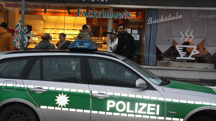 Diese Bäckerei-Filiale in der Kitzinger Siedlung hat am Dienstag Nachmittag ein Unbekannter überfallen. Fotos: Diana Fuchs