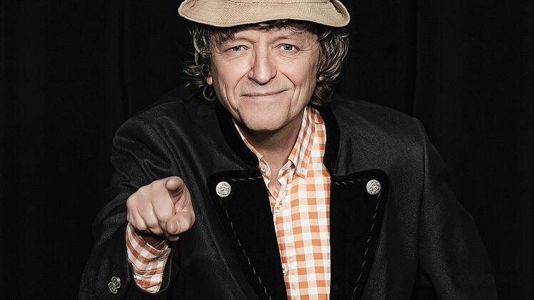 Erwin Pelzig spricht über den wunden Punkt der Menschheit.  Foto: Dita Vollmond