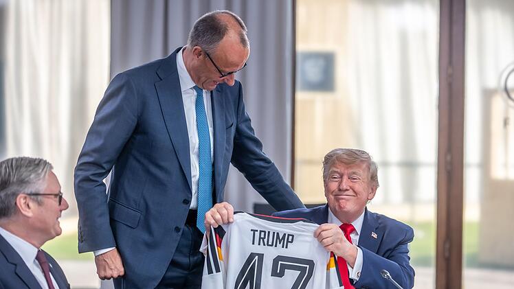 Bundeskanzler Merz und US-Pr&auml;sident Trump bei der WM-Vorbereitung