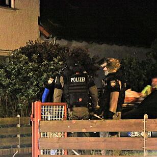 SEK stürmt Wohnhaus in Reundorf