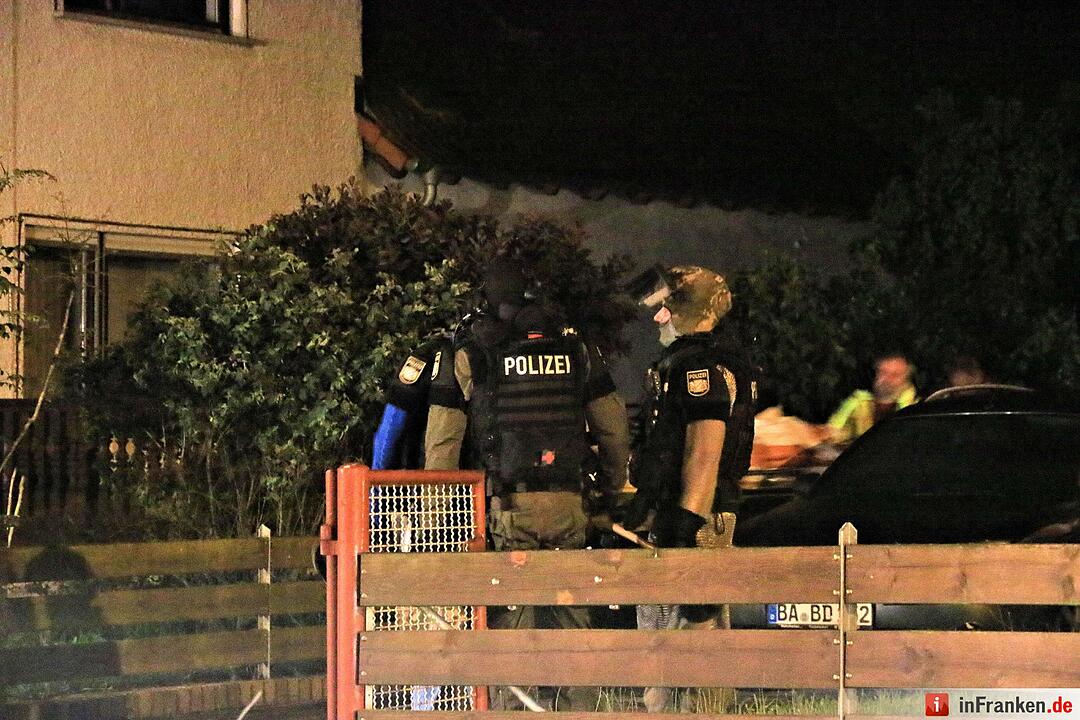 SEK stürmt Wohnhaus in Reundorf