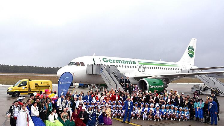 Fasching in Franken: Traditioneller Prinzenflug am Nürnberger Flughafen. Foto: Roland Fengler