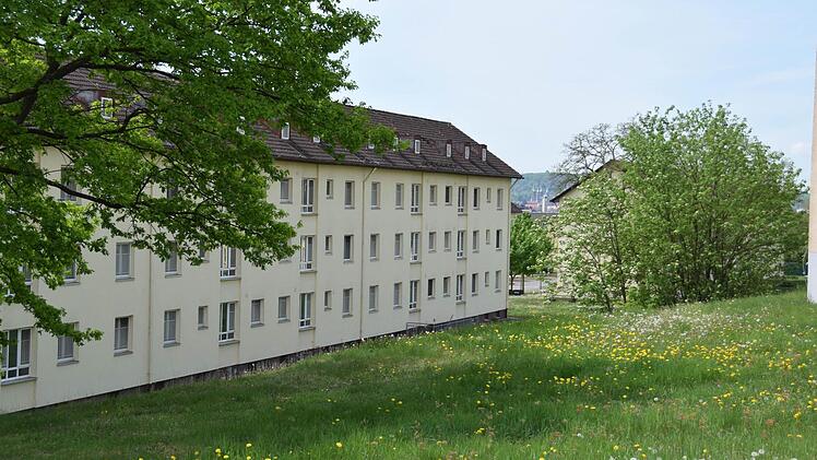 Gute Substanz und viel Grün im Umfeld: Aus Sicht spezialisierter Bauunternehmen sind die Kasernenwohnungen in Bamberg bestens dafür geeignet, um für viele erschwinglichen Wohnraum zu schaffen.  Foto: Ronald Rinklef