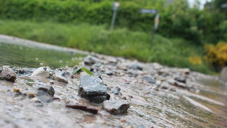 Solche Fracht wurde auf die B 22 gespült. Foto: Anette Schreiber