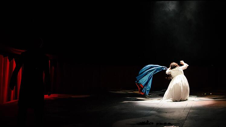 Die Neuinszenierung von Puccinis Oper "Tosca" eröffnete den Premieren-Reigen am Landestheater Coburg. In der Titelpartie: Celeste Siciliano.Foto: Sebastian Buff
