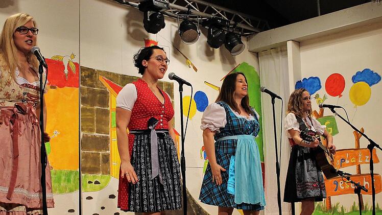 "Des passt mir so”, fanden Jacqueline Bär, Aneka Reif, Cathrin Teufel und Marlen Derrer (von links). Fotos: Evi Seeger