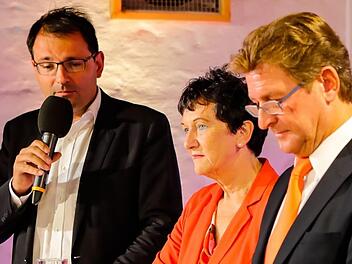 Landtagsabgeordneter Martin Schöffel (CSU, links) hatte einen schweren Stand. Unser Bild zeigt ihn mit (nach rechts) MdL Inge Aures (SPD) und Rainer Ludwig (Freie Wähler).  Fotos: Matthias Hoch