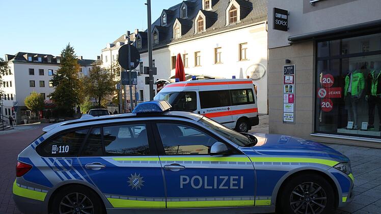 Am Montag gab es einen Gro&szlig;einsatz in Hof: Ein toter Mann war auf einem Dach gefunden worden. Foto: NEWS5 / Fricke