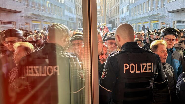 Nach dem Einbruch in den Tresorraum einer Bank