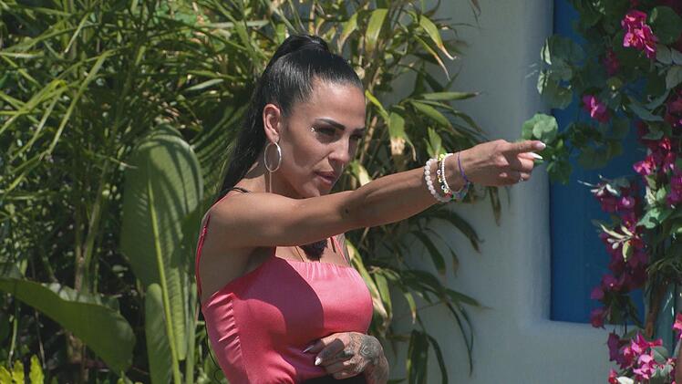 Elena wetterte gegen die Nachrichten der Partnerinnen: "Ekelhaft!"