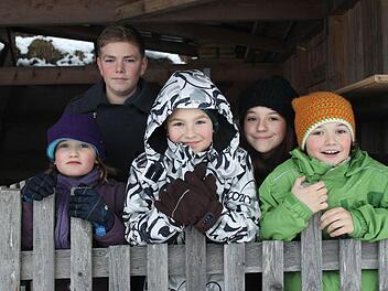 Sind beim Krippenspiel vorne mit dabei (von links): Annika, Konstantin, Dominic, Emilia und Jannik.  Fotos: Martin Kreklau