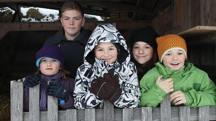 Sind beim Krippenspiel vorne mit dabei (von links): Annika, Konstantin, Dominic, Emilia und Jannik.  Fotos: Martin Kreklau
