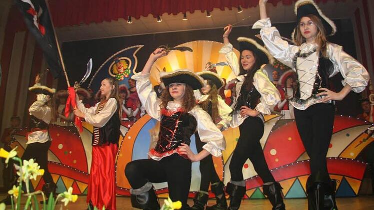 Die Piraten der Ballettschule Engelmann entern die Bühne. Fotos: Adam