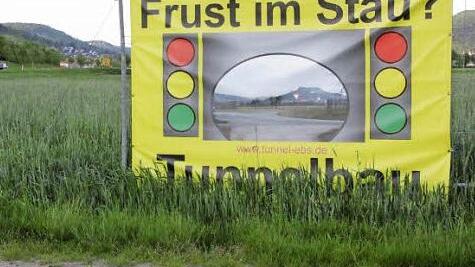Die Tunnel-Lösung als Umgehung ist noch fern.  Foto: Josef Hofbauer