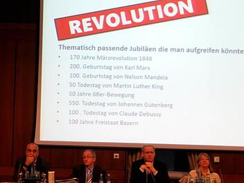 Georgios Halkias, Gerhard H&ouml;fler, German Hacker und Renate Schroff (v. l.) h&ouml;rten sich die Vorschl&auml;ge des Projektb&uuml;ros an. Foto: Richard S&auml;nger