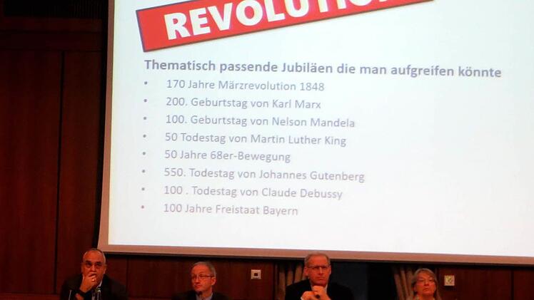 Georgios Halkias, Gerhard H&ouml;fler, German Hacker und Renate Schroff (v. l.) h&ouml;rten sich die Vorschl&auml;ge des Projektb&uuml;ros an. Foto: Richard S&auml;nger