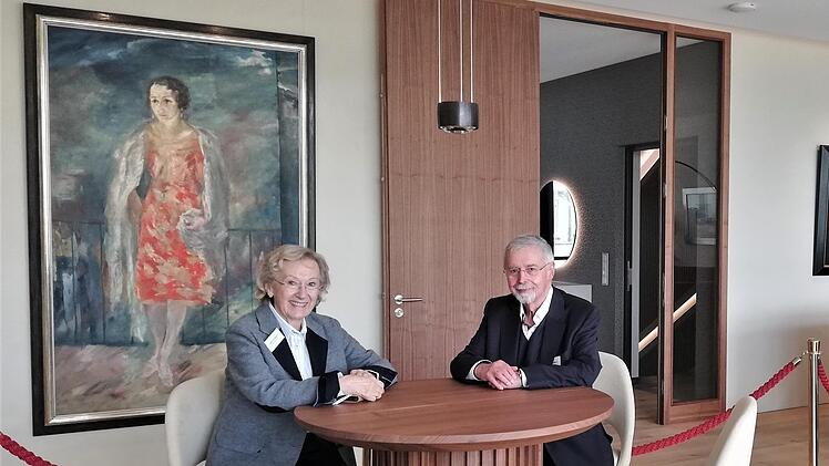 Die Bauherren Ingeborg und Eugen Münch im Großen Salon. Foto: Sigismund von Dobschütz