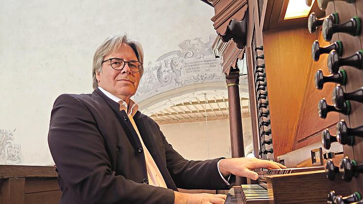 Peter Rottmann an der Orgel. Karin Rottmann-Hagen