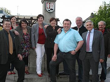 Sie sind mit Eifer bei den Vorbereitungen für ihr Jubiläumsjahr im Jahr 2014 dabei. Im Bild (von links): Dietmar Schmidt, Madeleine Stein, Antje Kraus, Doris Neubauer, Lydia Müller, Hubert Russ, Falk Wick, Helmut Neubauer und Helmut Heinz. Foto: Veronika Schadeck