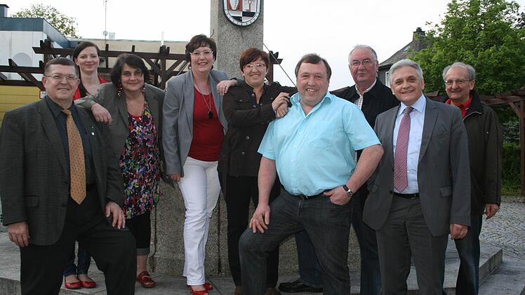Sie sind mit Eifer bei den Vorbereitungen für ihr Jubiläumsjahr im Jahr 2014 dabei. Im Bild (von links): Dietmar Schmidt, Madeleine Stein, Antje Kraus, Doris Neubauer, Lydia Müller, Hubert Russ, Falk Wick, Helmut Neubauer und Helmut Heinz. Foto: Veronika Schadeck