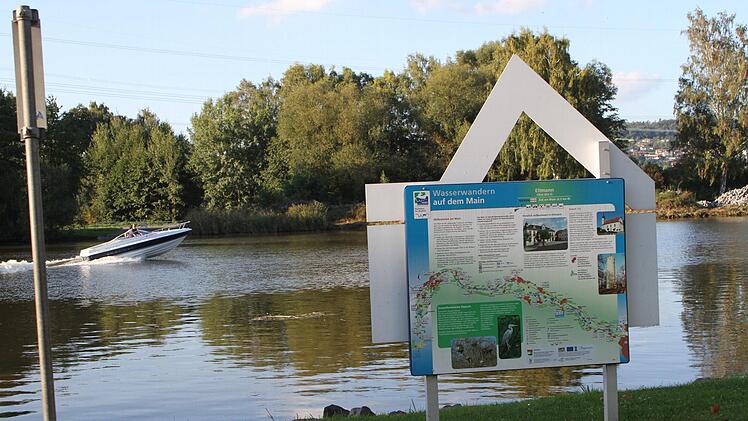 In den letzten Jahren erhielt die Mainlände mit einer kleinen Anlage, dem Bewegungsparcour oder der Anlegestelle für Wasserwandern auf dem Main ein neues Gesicht. Hier die Hinweistafel für das Wasserwandern auf dem Main.  Foto: Günther Geiling