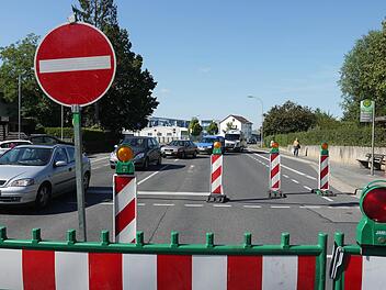 Wer aus Richtung Rödental kommt, hat spätestens hier ein Problem: die Einbahnstraße an der Lauterer Straße in Dörfles-Esbach. Foto: Berthold Köhler