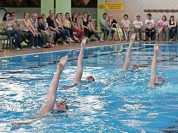 Die Synchronschwimmerinnen des ESC beeindruckten über und unter Wasser.  Fotos: Tina Meier
