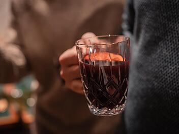 W&auml;rmend und aromatisch schmecken Gl&uuml;hweine vom Winzer.