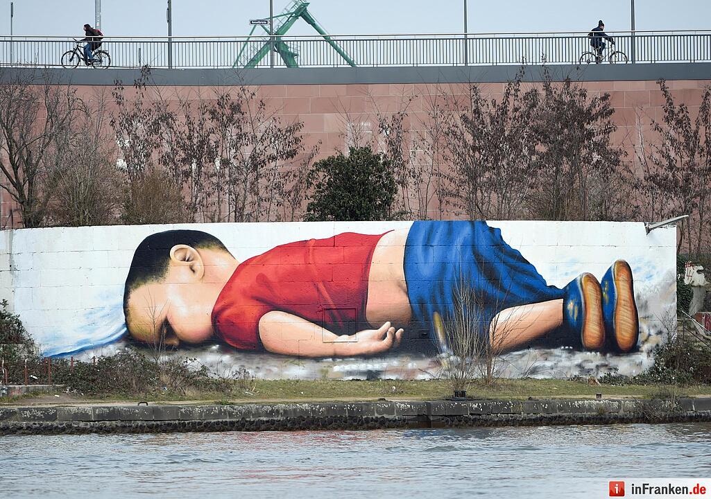 Aylan Kurdi als Graffiti in Frankfurt