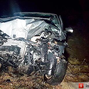 Auto prallt bei Haig gegen Baum: Vater und zwölfjähriger Sohn schwer verletzt