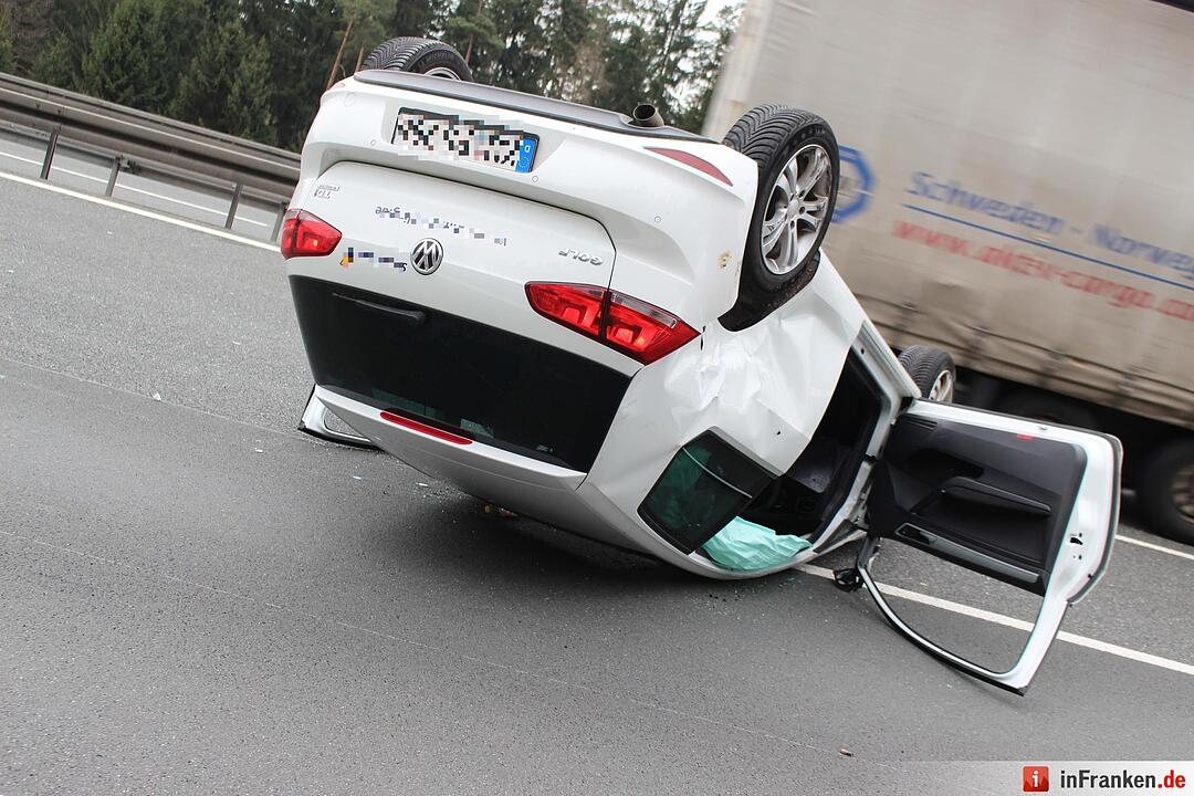 Autos überschlagen sich auf A9 bei Trockau - Ein Schwerverletzter