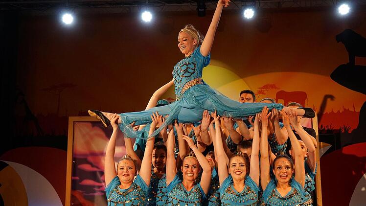 Die Wild Dancers traten mit Aladins 1001 Nacht bei den Büttenabenden in Steinach auf.Garry Gridley