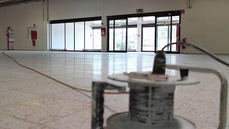 Letzte Arbeiten: Bald kann die Halle bezogen werden.