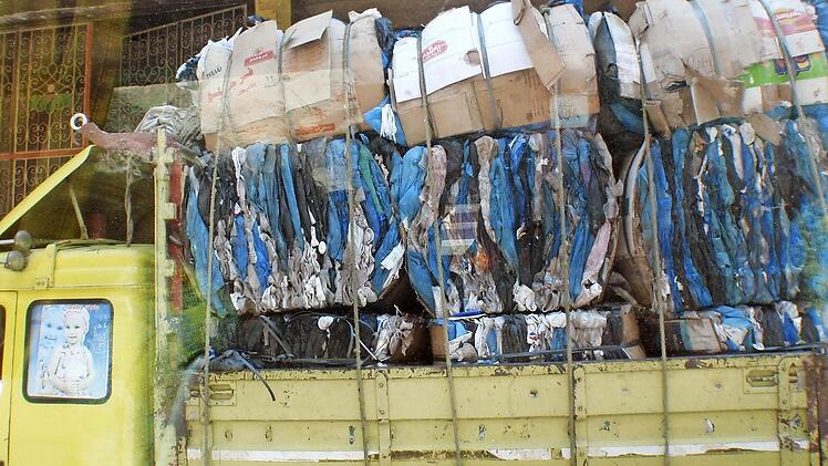 Die "Müllmenschen" von Kairo. Sie leben von dem gesammelten Müll unter dem Existenzminimum.